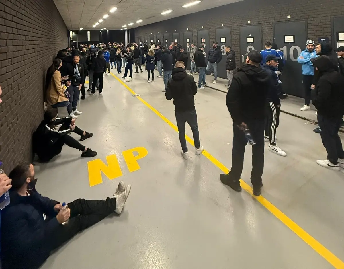 Adeptos portista foram retidos pelas autotidades neerlandeses e impedidos de assistir ao jogo