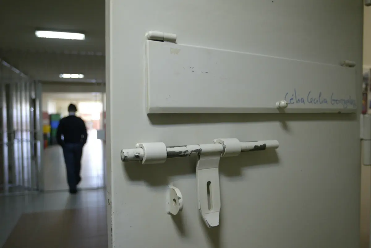 Arguida está detida em Tires