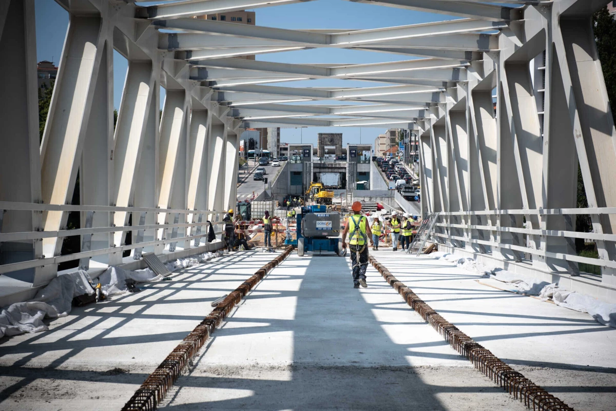 Viaduto para o metro em Santo Ovídio, Gaia, está concluído