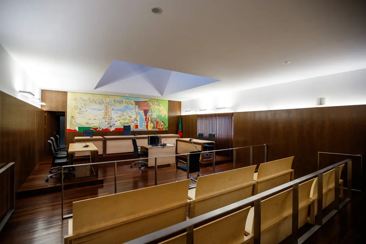 Tribunal da Relação do Coimbra deu provimento ao recurso da arguida