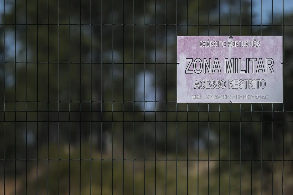 Militar não corre perigo de vida e foi transportado de helicóptero para Lisboa