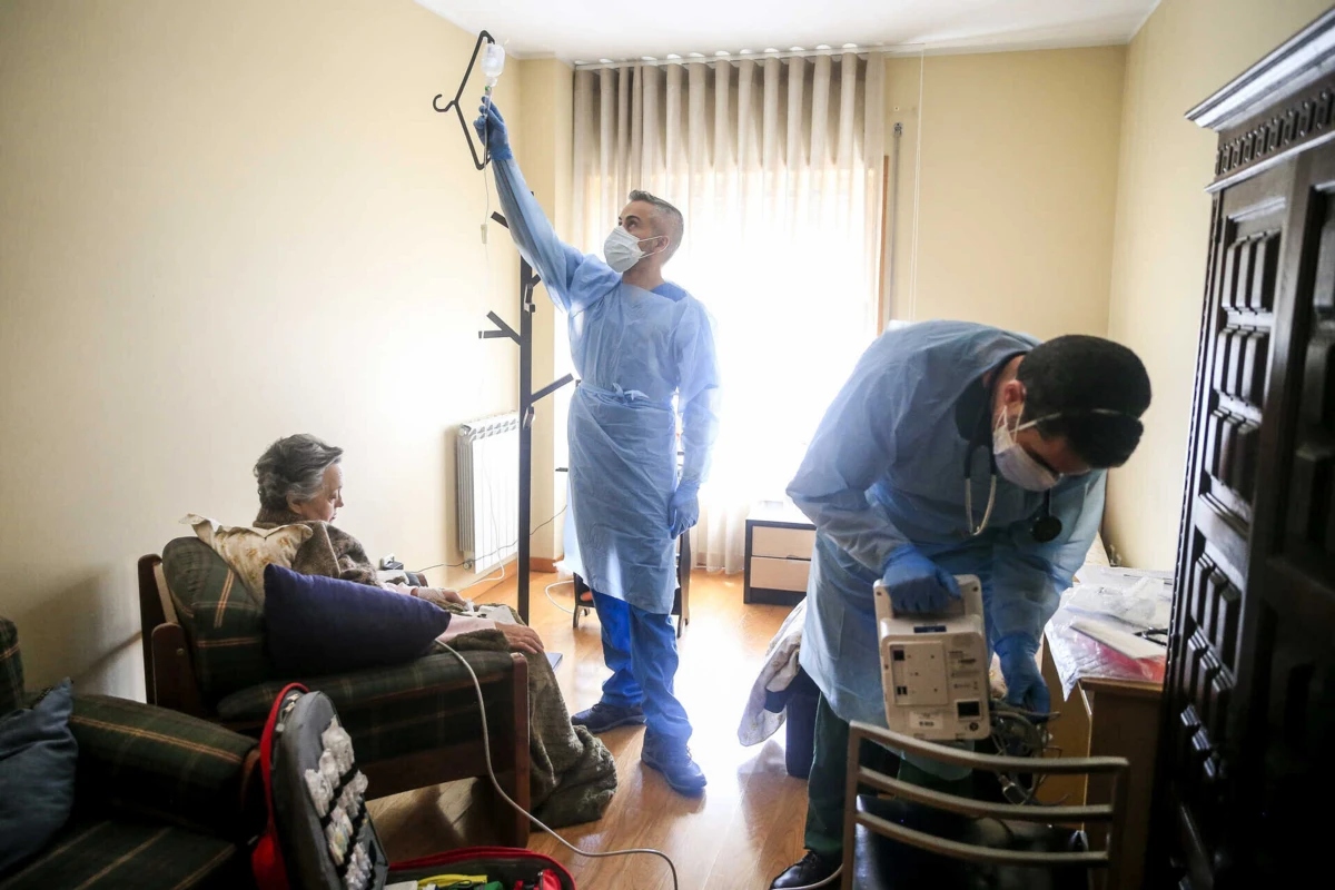 Equipas de hospitalização domiciliária despendem, em média, 32 minutos em cada casa.