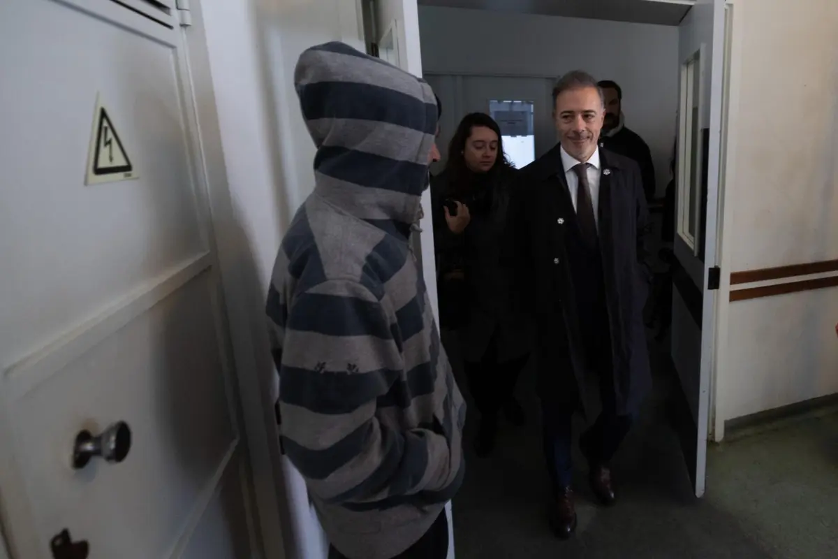 Pedro Duarte teve direito a uma visita guiada ao Centro de Acolhimento Temporário Joaquim Urbano