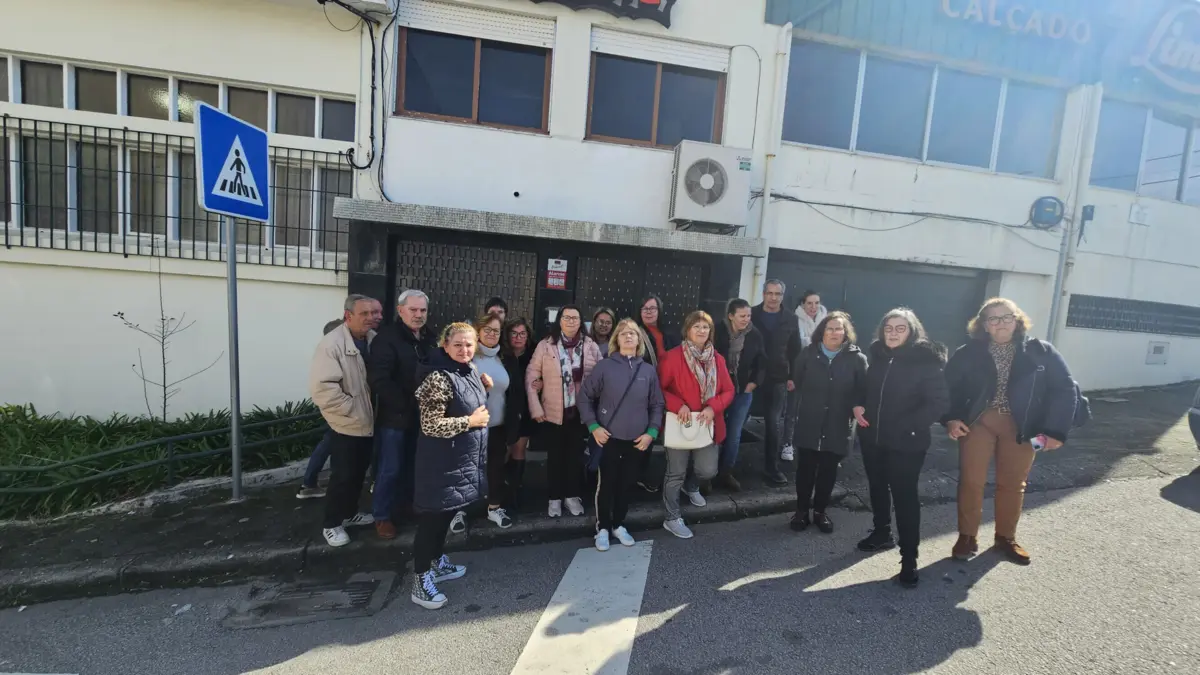 Trabalhadores da Limac realizaram um protesto à porta da fábrica no fim de fevereiro