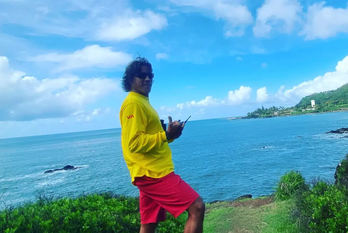 Além de ator, Tamayo Perry era surfista profissional e nadador salvador