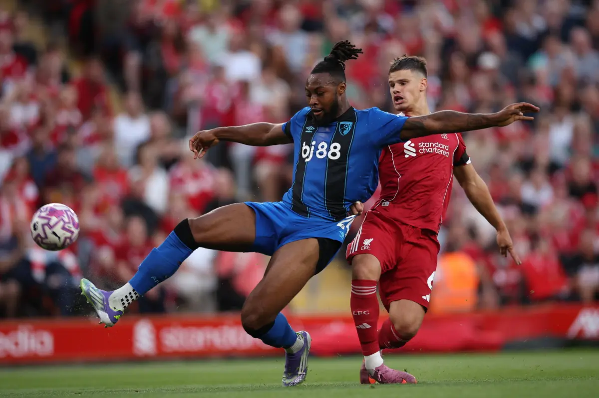 Insultos aconteceram no decorrer do Liverpool-Bournemouth