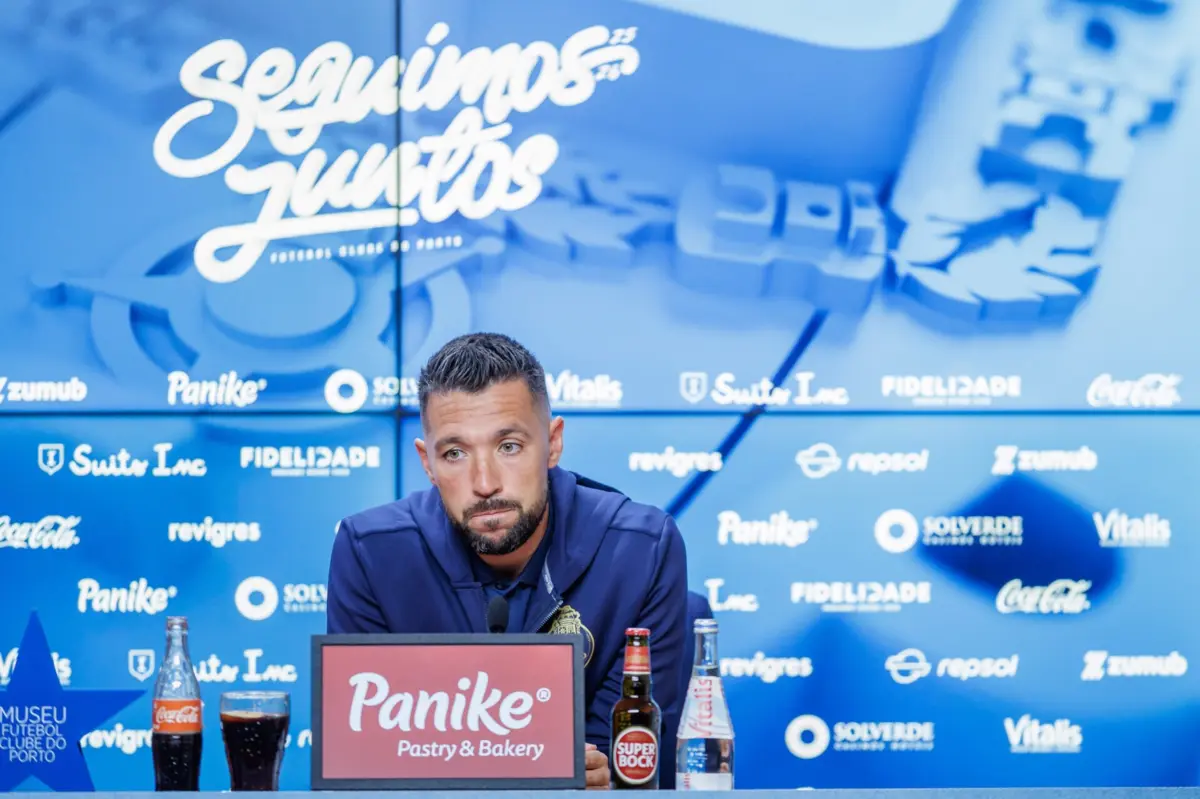 Francesco Farioli revelou que o clube está a trabalhar para garantir reforços em janeiro