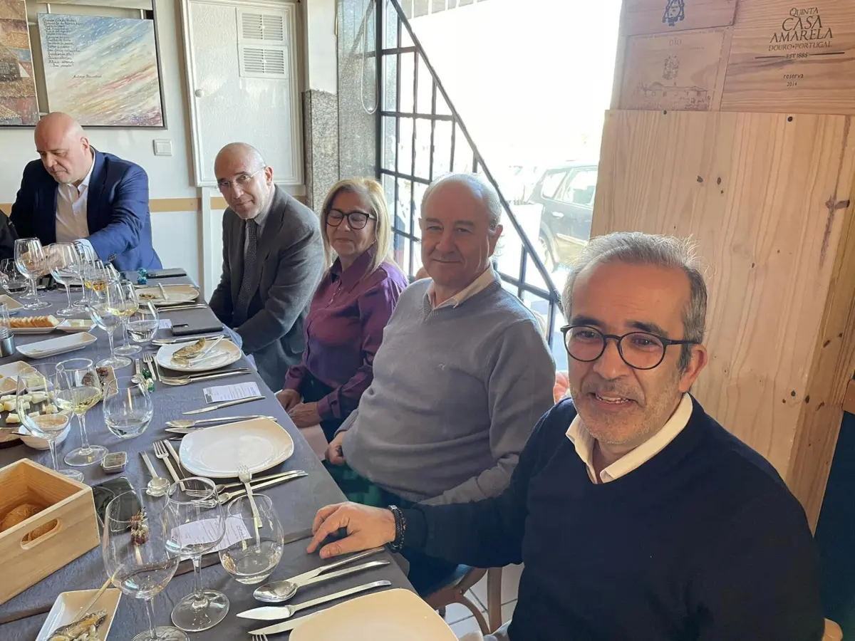 Passos Coelho junto a antigos líderes do PSD e Paulo Rangel