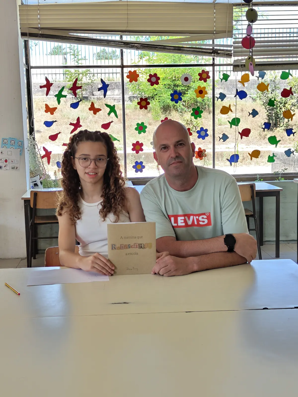 A jovem Letícia com o professor Nuno Bento