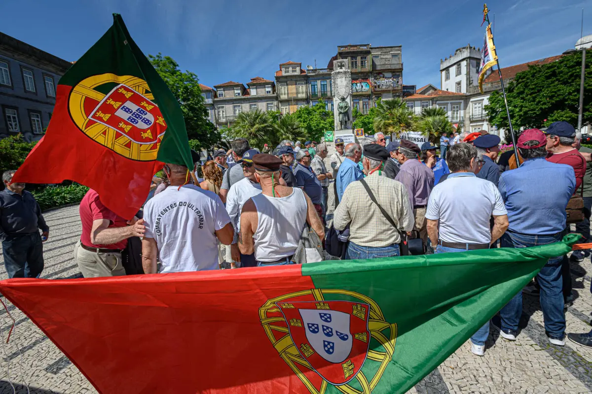 Ex-combatentes da Guerra Colonial protestaram esta sexta-feira no Porto