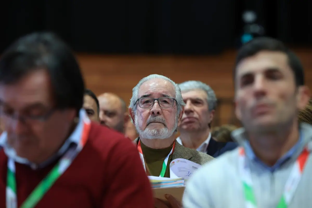 Isaltino Morais defende a revisão urgente das carreiras e dos salários da Administração Local.