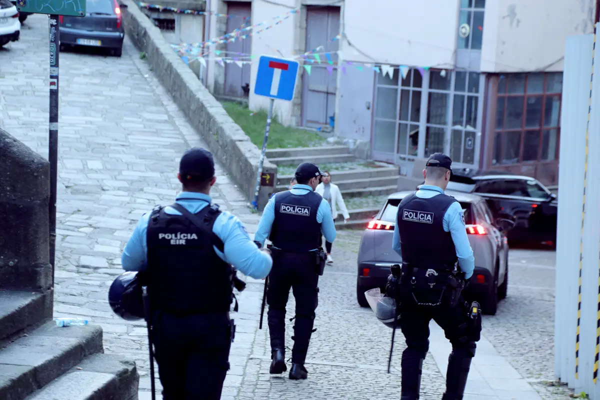 Oficial não soube explicar mensagens entre polícias sobre localizadores, mas Ministério Público arquivou caso por considerar recolha de prova impossível