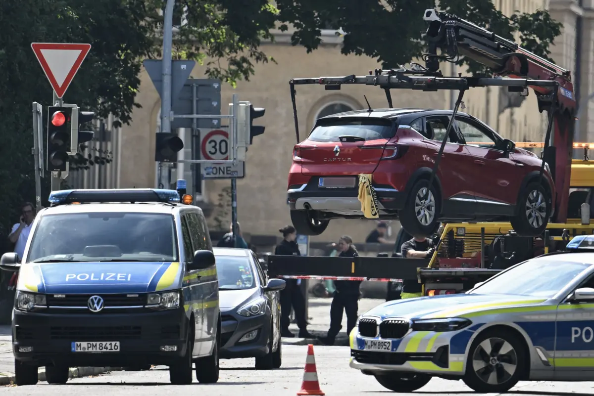 Carro que terá sido utilizado pelo suspeito