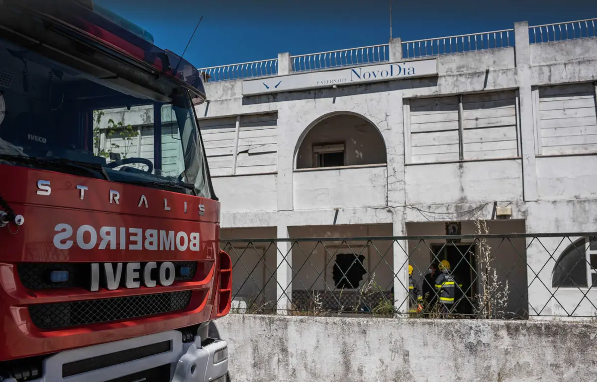 Suspeito ateou fogo e bloqueou saída para que as vítimas não escapassem