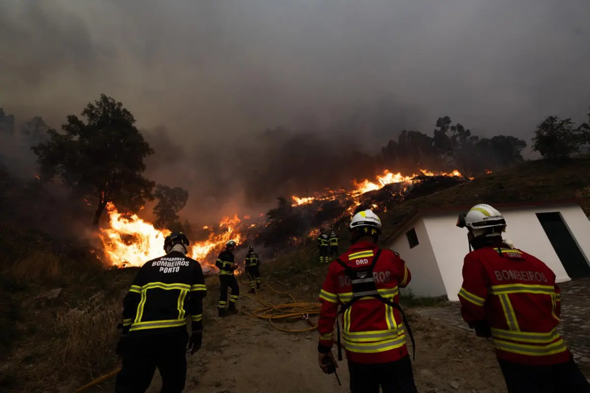 Cheias, incêndios ou erosão costeira ameaçam habitação