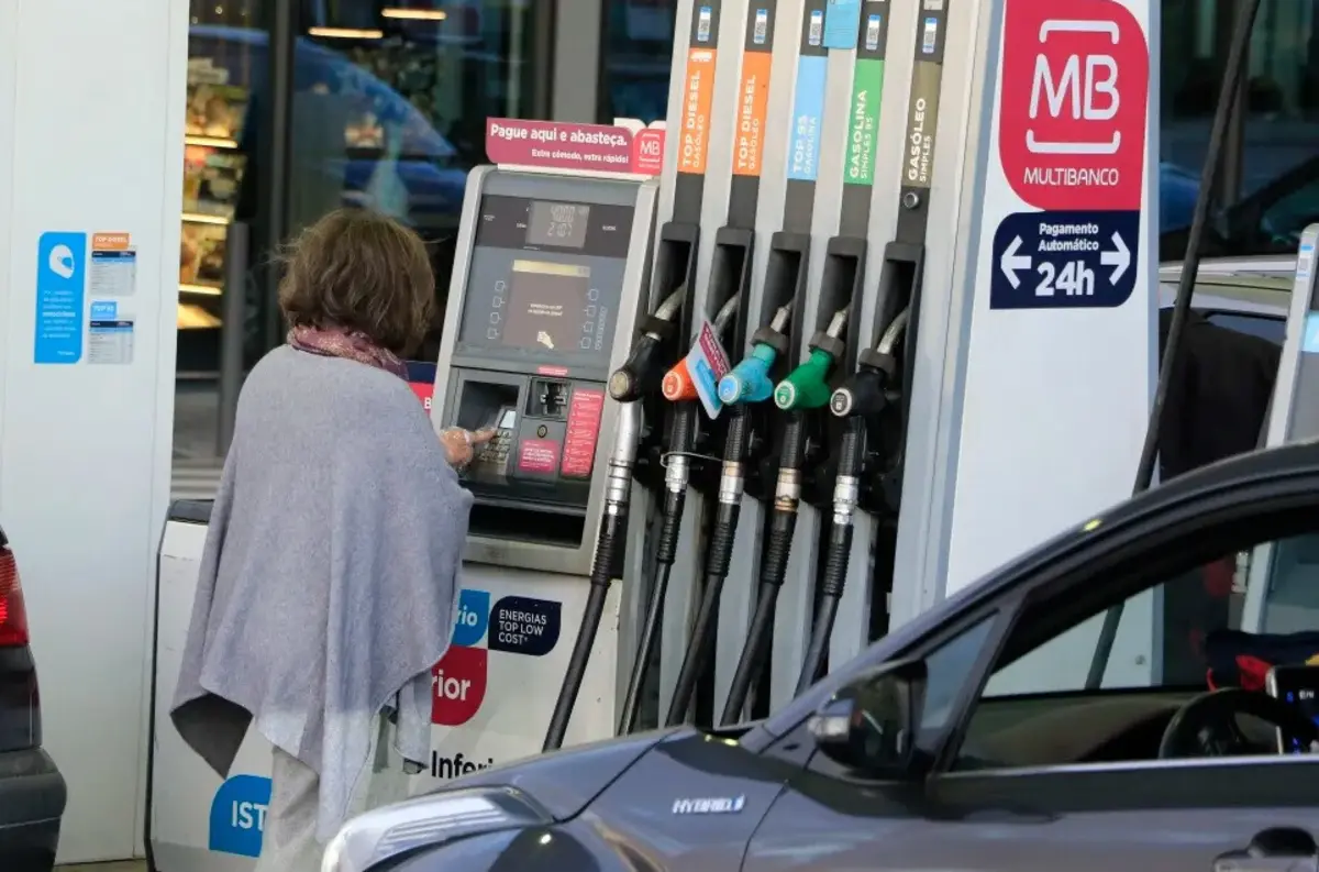 Imagem de contexto do artigo Preço médio semanal da ERSE sobe 0,3% para a gasolina e 1,1% para o gasóleo