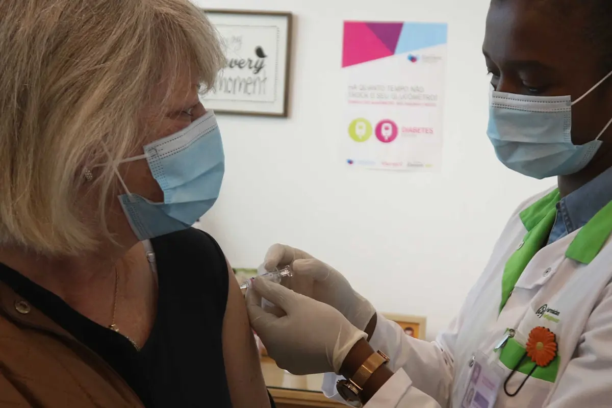 Imagem de contexto do artigo SNS vai pagar 2,5 euros por vacina dada na farmácia