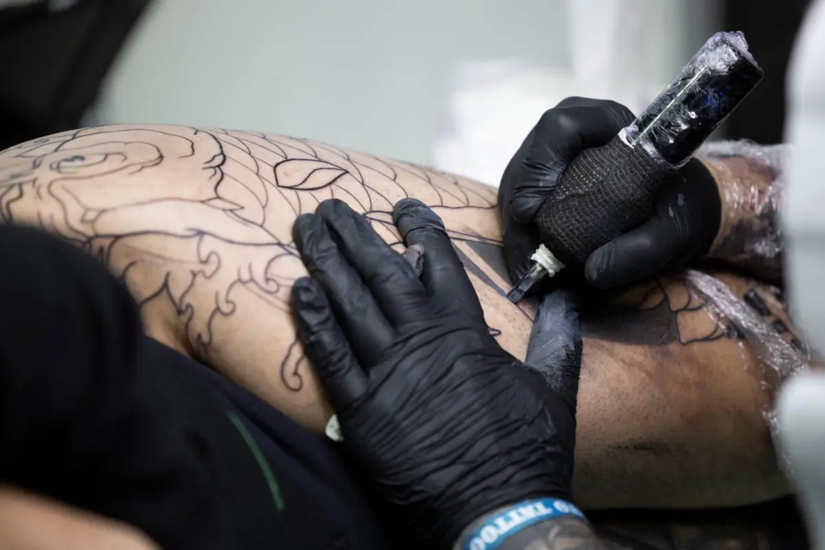 A tinta espalha-se rapidamente pelo organismo e, em poucas horas, acumula-se em grandes quantidades nos gânglios linfáticos