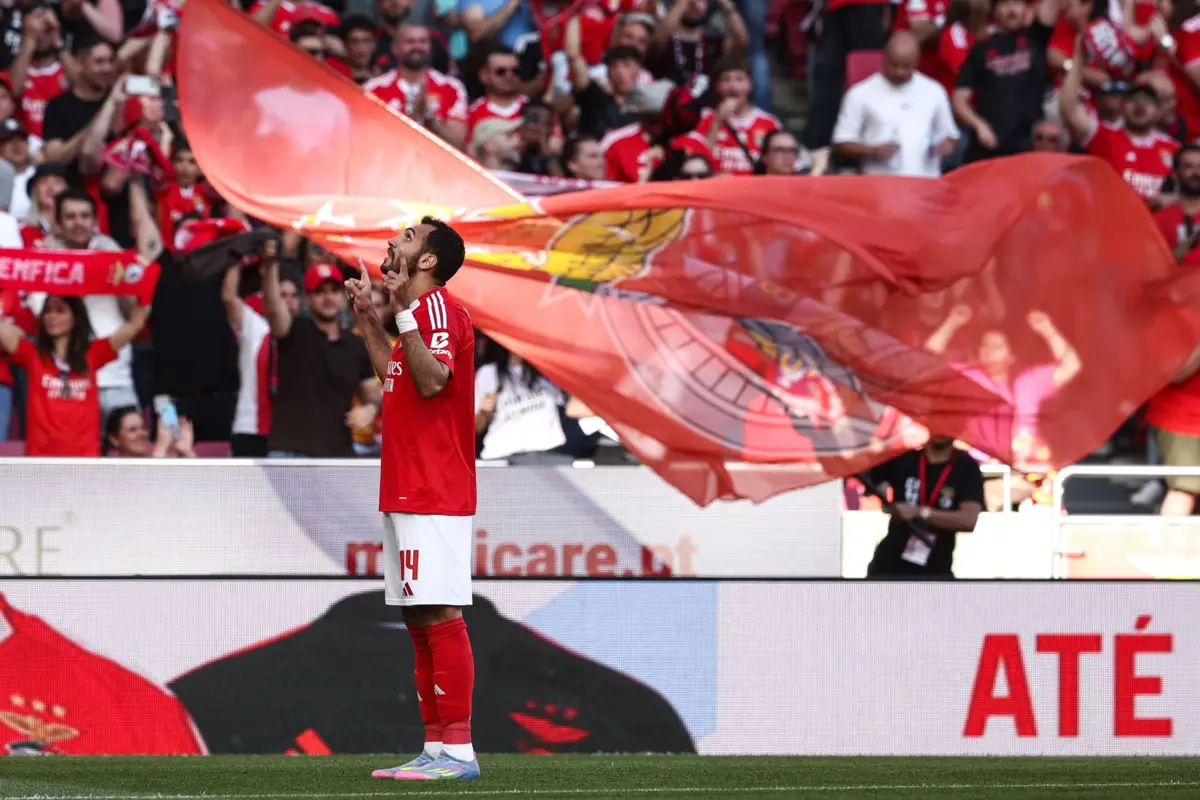 Após ter afastado o Nice na terceira pré-eliminatória, o Benfica inicia hoje, em Istambul, frente ao Fenerbahçe, a disputa do play-off de acesso à prova milionária