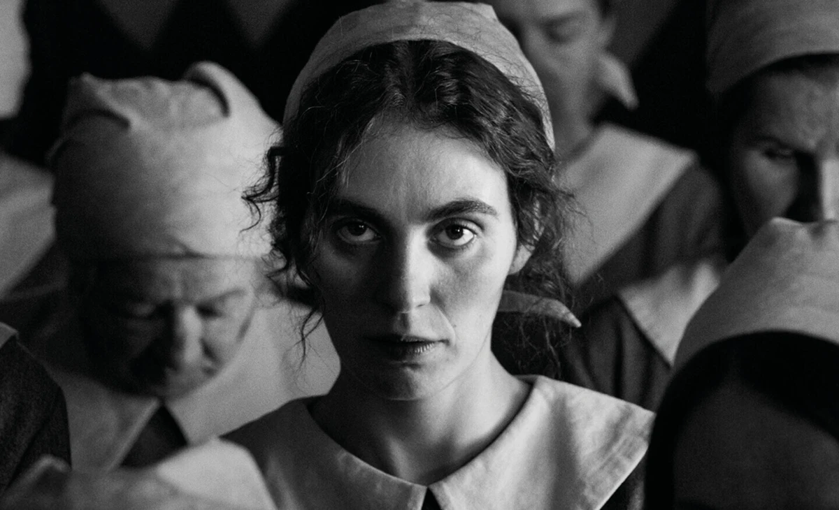 Vic Carmen Sonne é a protagonista de “A Rapariga da Agulha”, já nos cinemas