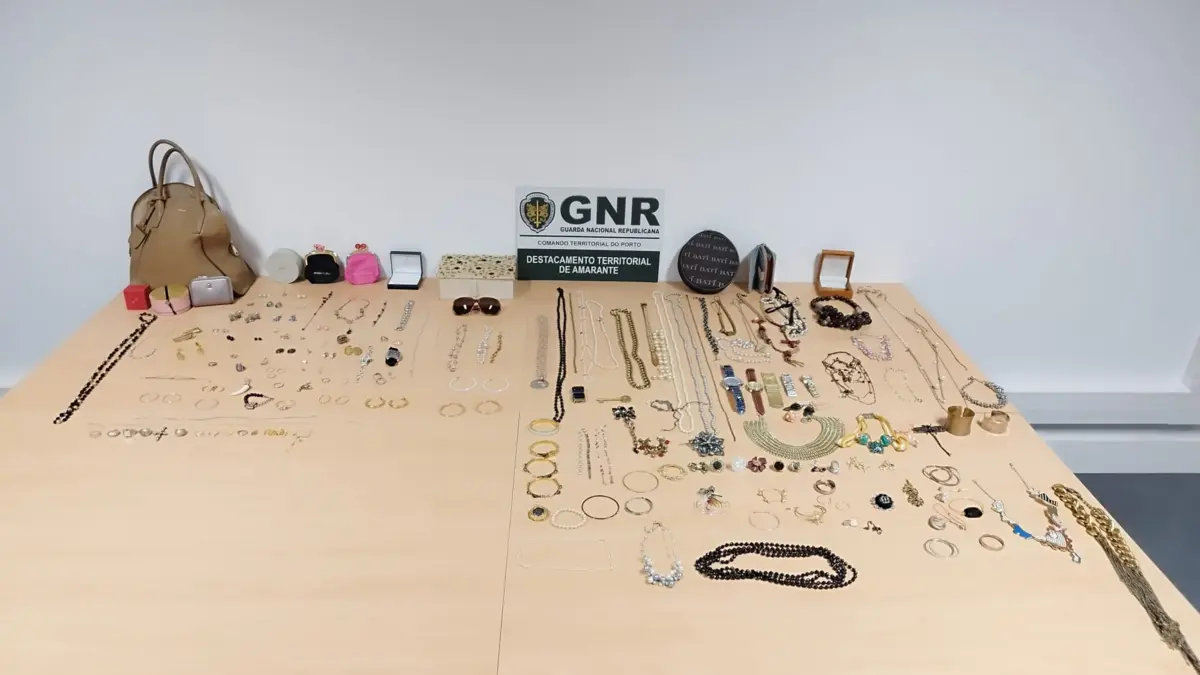 Imagem de contexto do artigo Assaltaram casa em Amarante e levaram peças de ouro e relógios