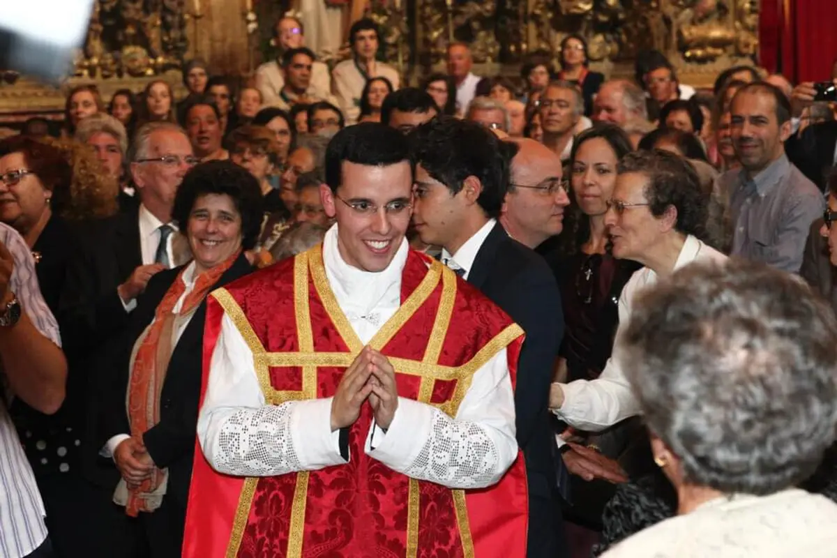 Padre de 24 anos acha que mudança não é "razoável"