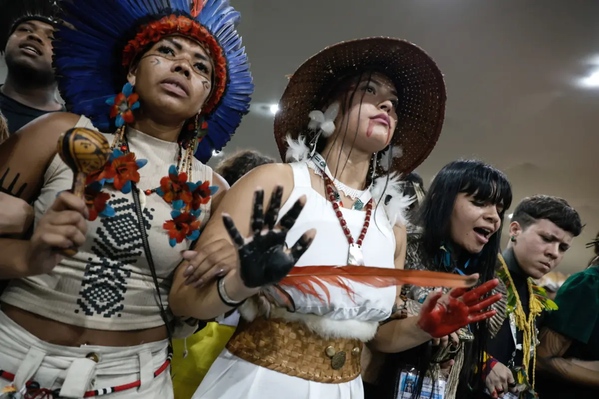 Associações consideram que há uma submissão política à Arábia Saudita.