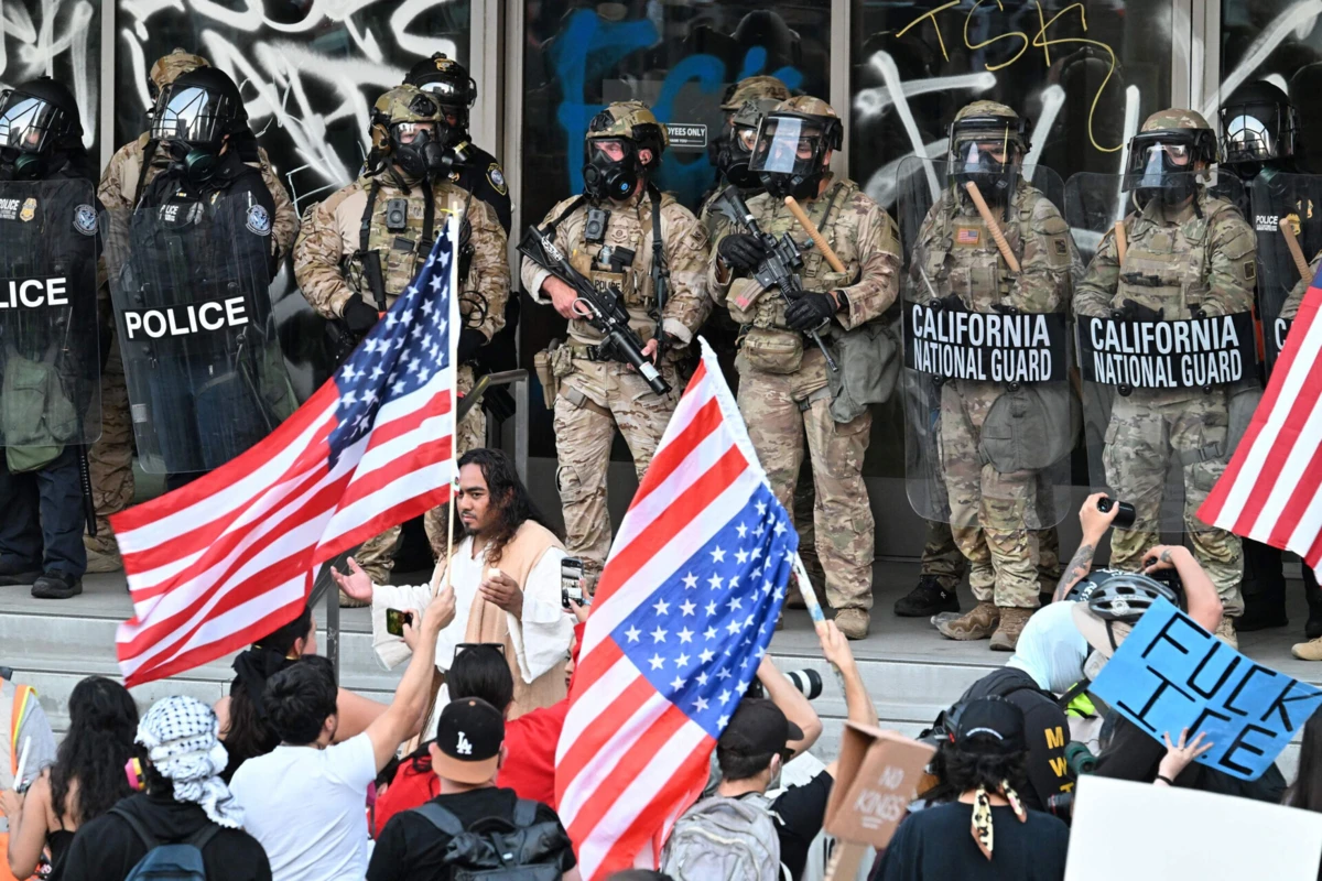 Foram mobilizados militares treinados para o combate no estrangeiro contra a vontade das autoridades estaduais