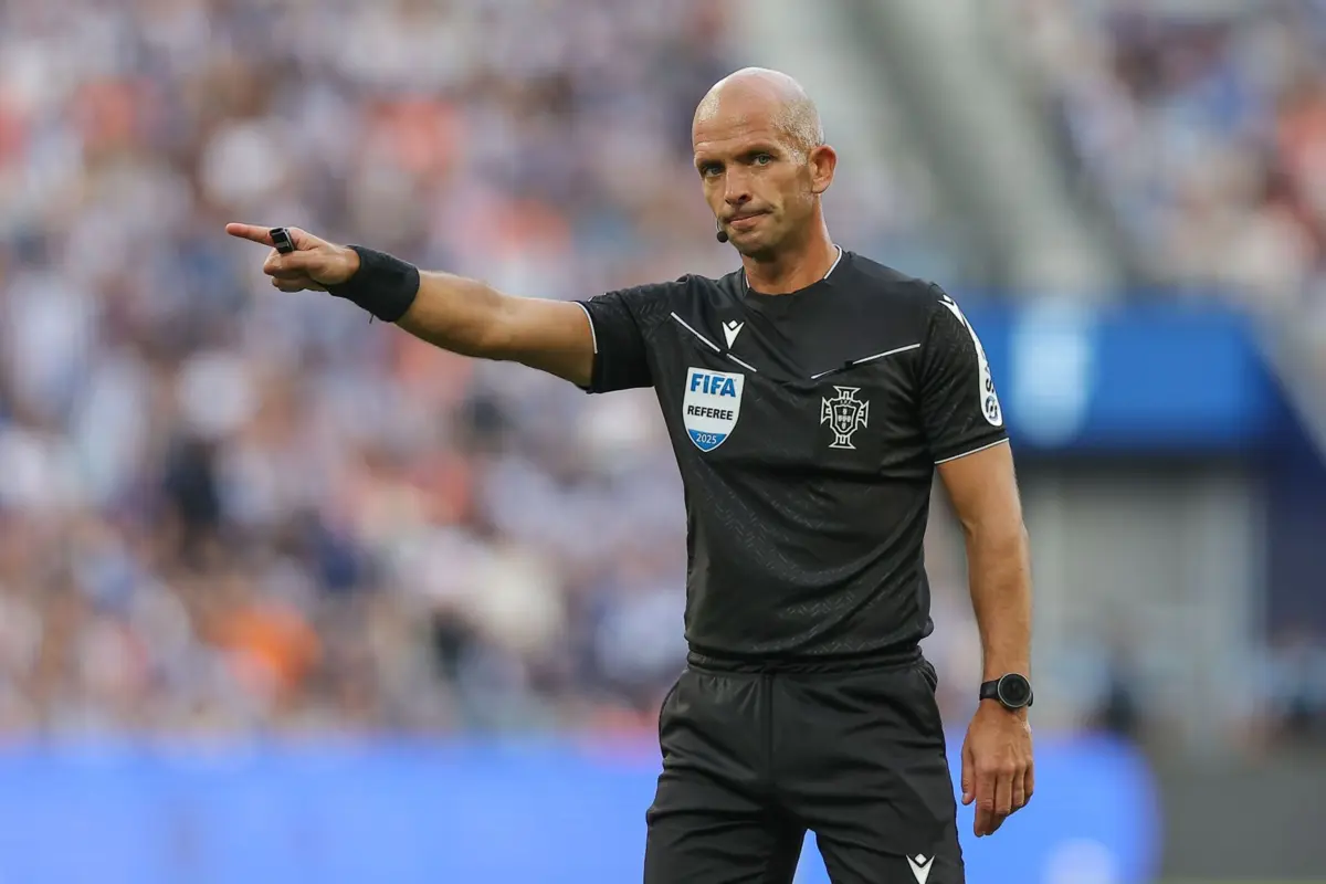 Luís Godinho é o árbitro do Estoril-Sporting