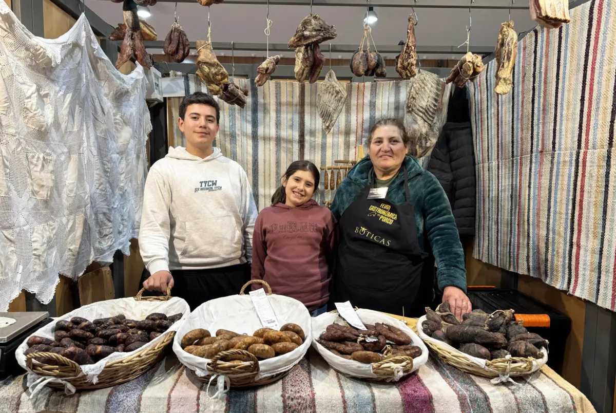Ana Isabel Lage com os netos Rodrigo e Ana Luísa
