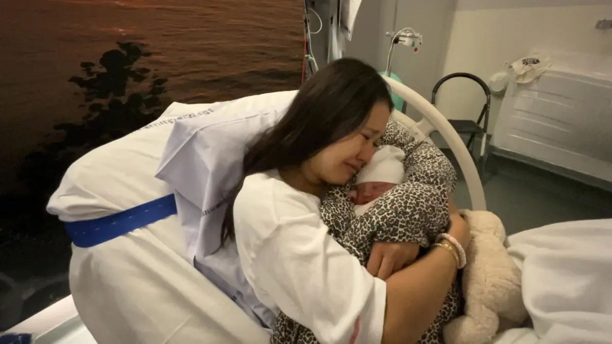 Jovem soube três meses antes do nascimento que lhe iam retirar a filha