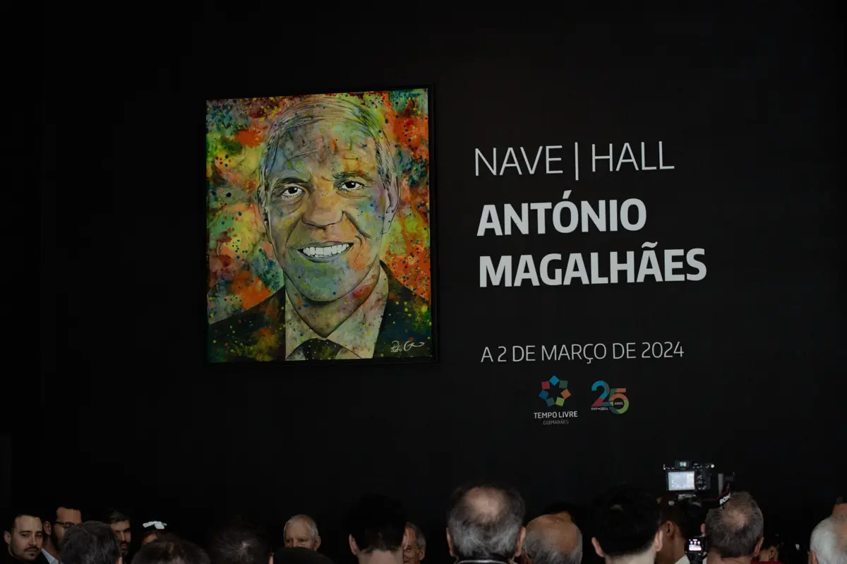 Retrato do ex-presidente é da autoria de Pedro Guimarães