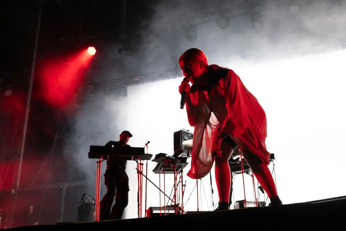 Paredes de Coura abraçou Zaho de Sagazan, a menina-prodígio da "chanson française"