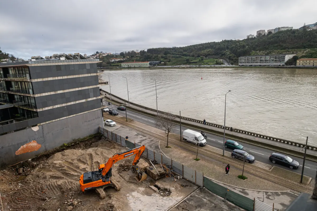 Rui Moreira diz que as obras da Linha Rosa já provocam "enorme problema" no funcionamento do elétrico