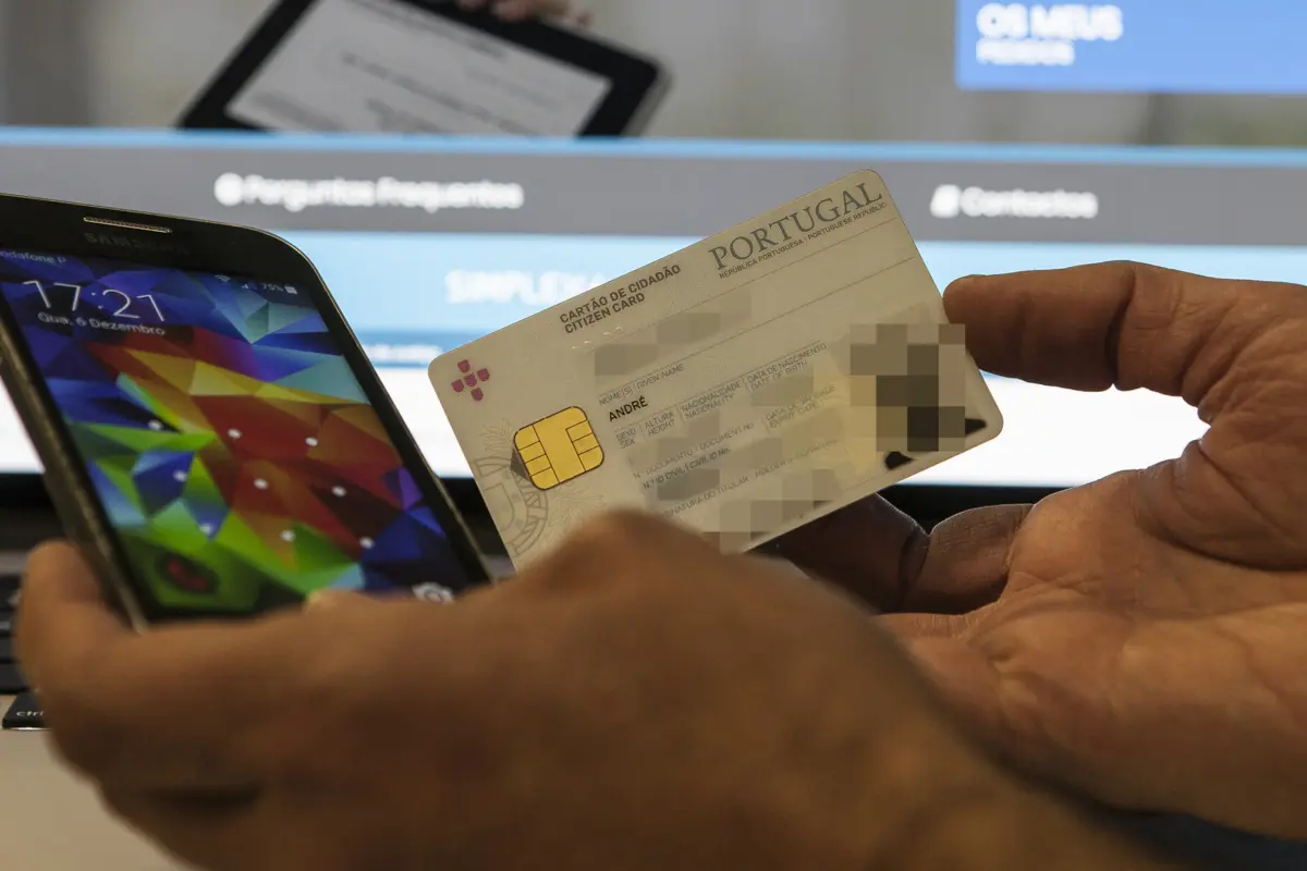 Imagem de contexto do artigo Portugal tem de mudar formato de cartões de identidade e residência de cidadãos da UE