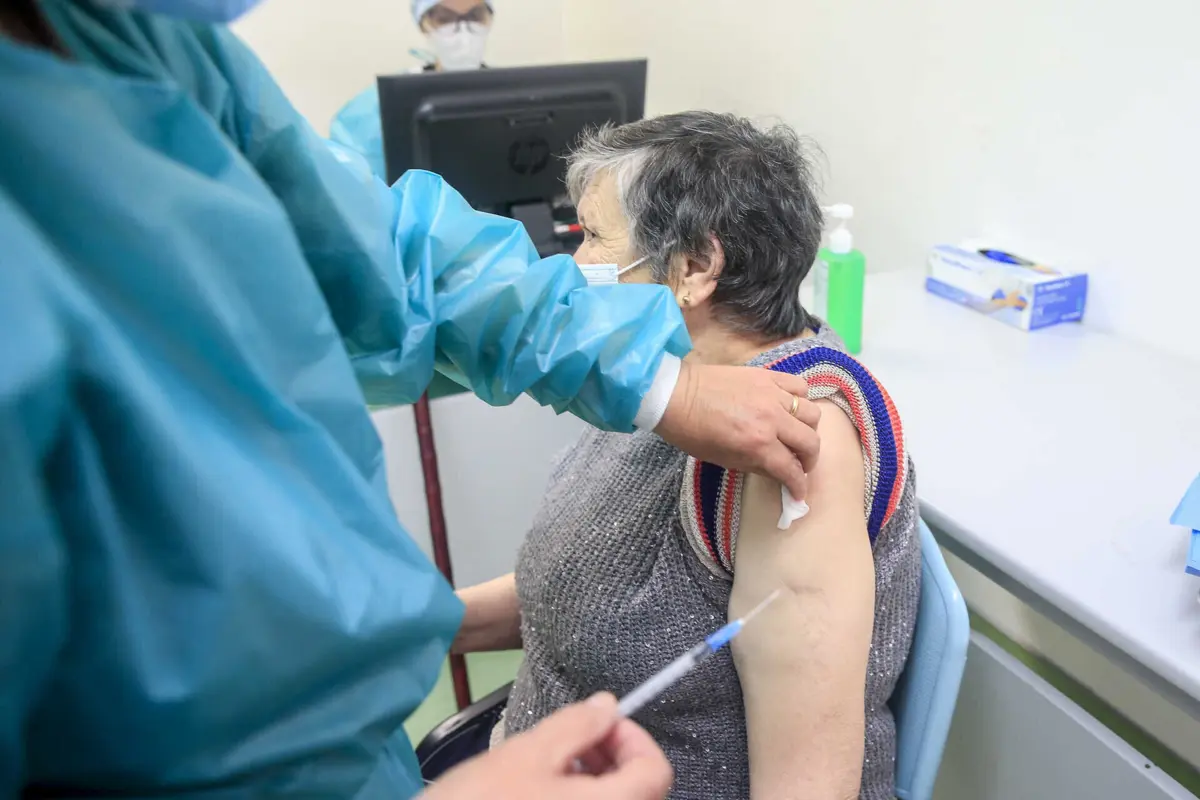 Farmácias voltam este ano a participar na vacinação contra a gripe e a covid-19, a iniciar no dia 20