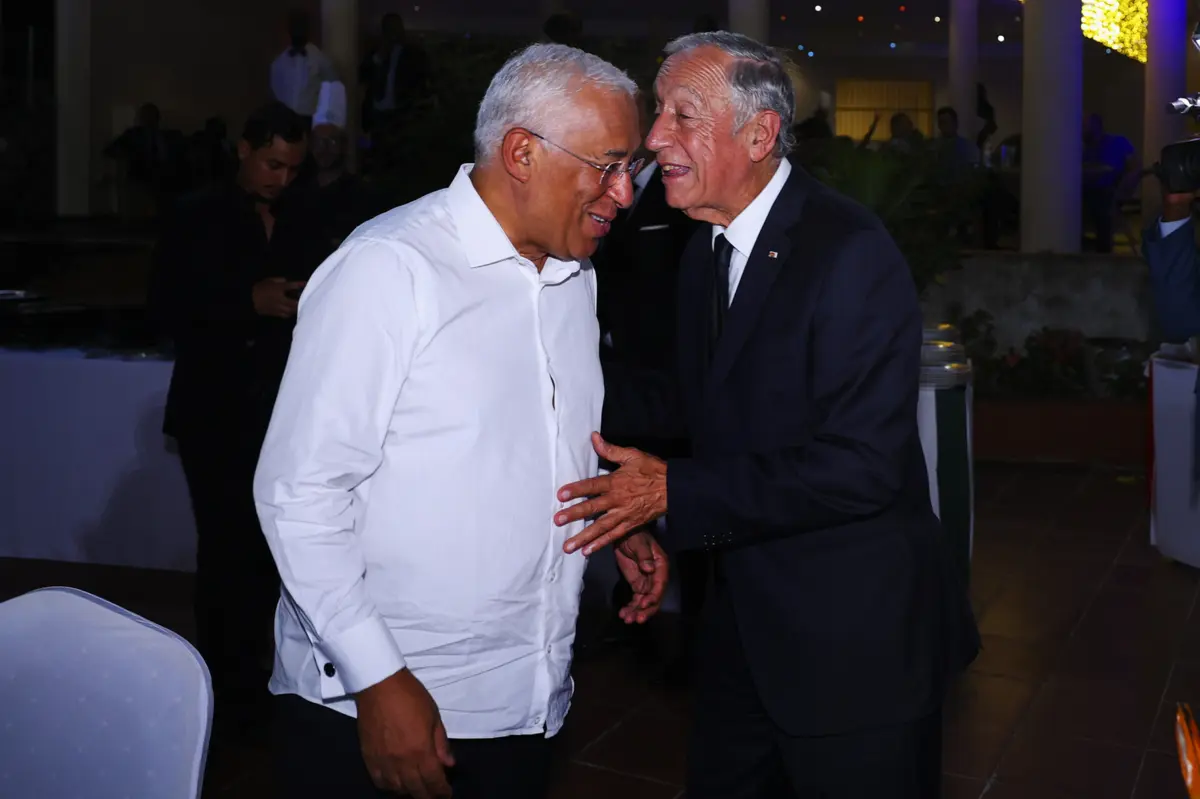 Caminhada conjunta até à Rua Presidente Marcelo Rebelo de Sousa