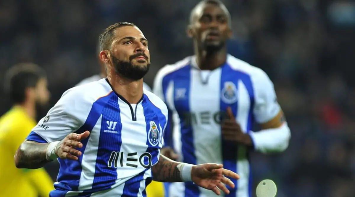 Quaresma, ao serviço dos azuis e brancos na segunda passagem pelo clube