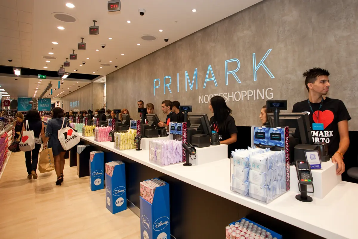 Para além das linhas de caixas com operadores, a Primark Viseu terá 12 equipamentos de self-checkout.