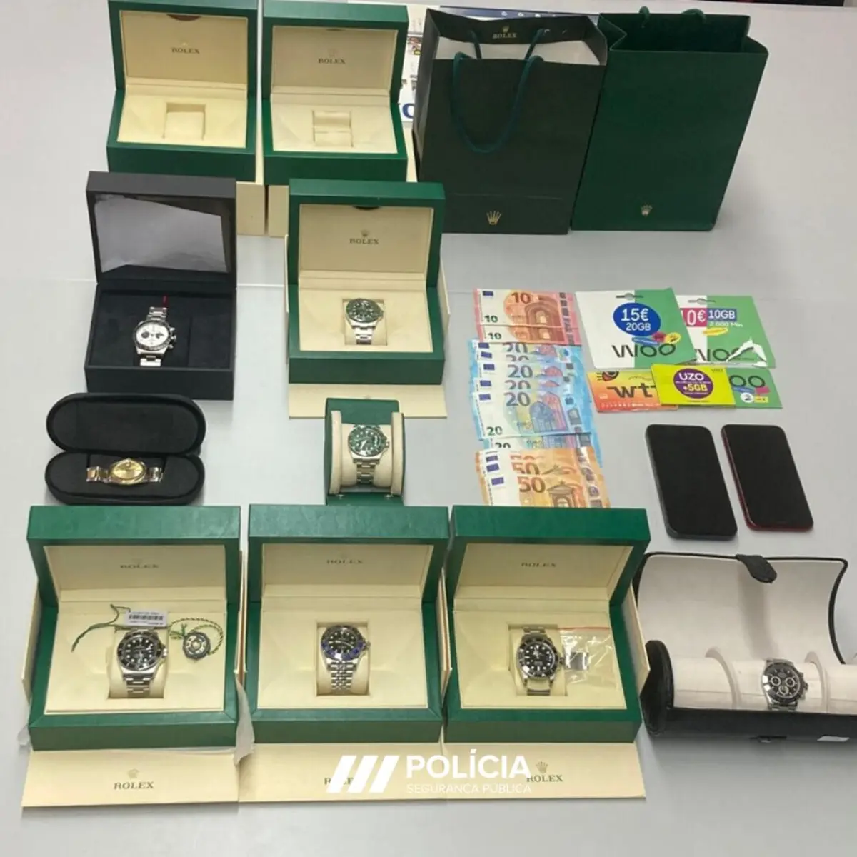 PSP apreendeu carros, dinheiro e relógios falsos e verdadeiros