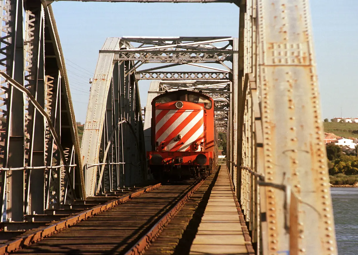 Homem de 70 anos atropelado por comboio