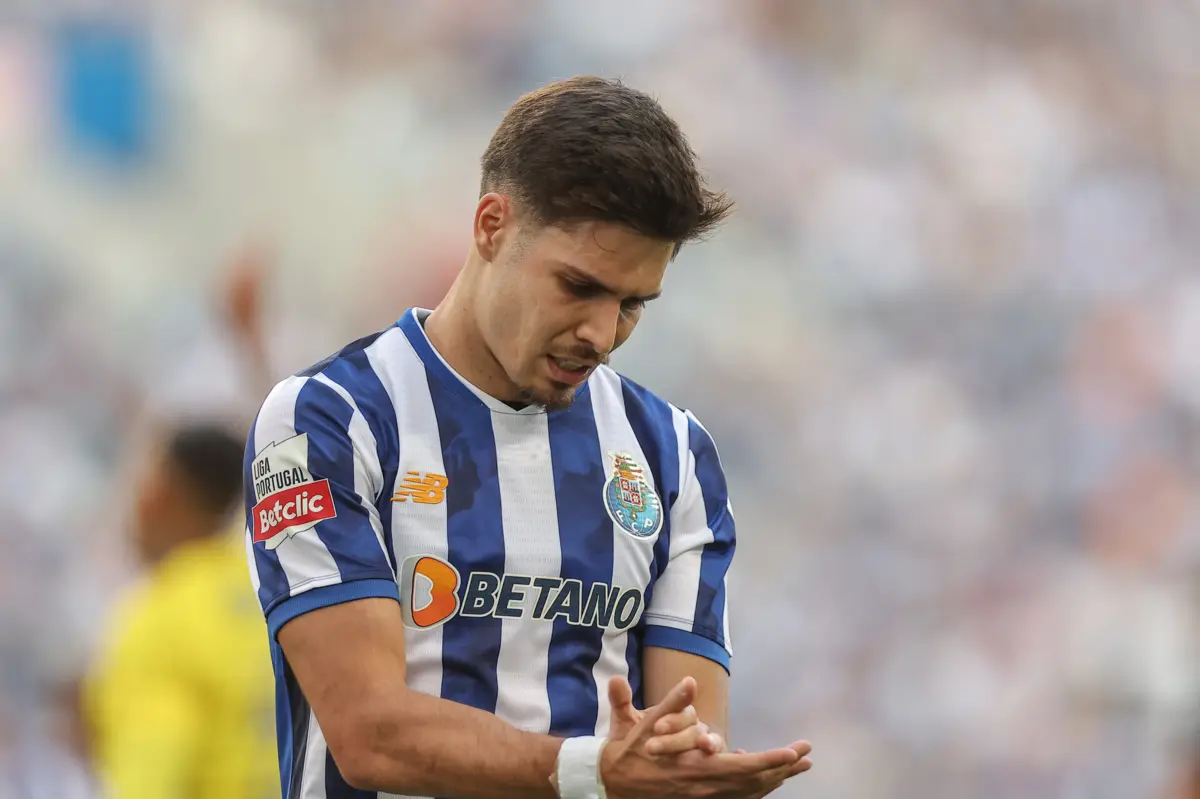 Francisco Moura foi titular na ala esquerda portista