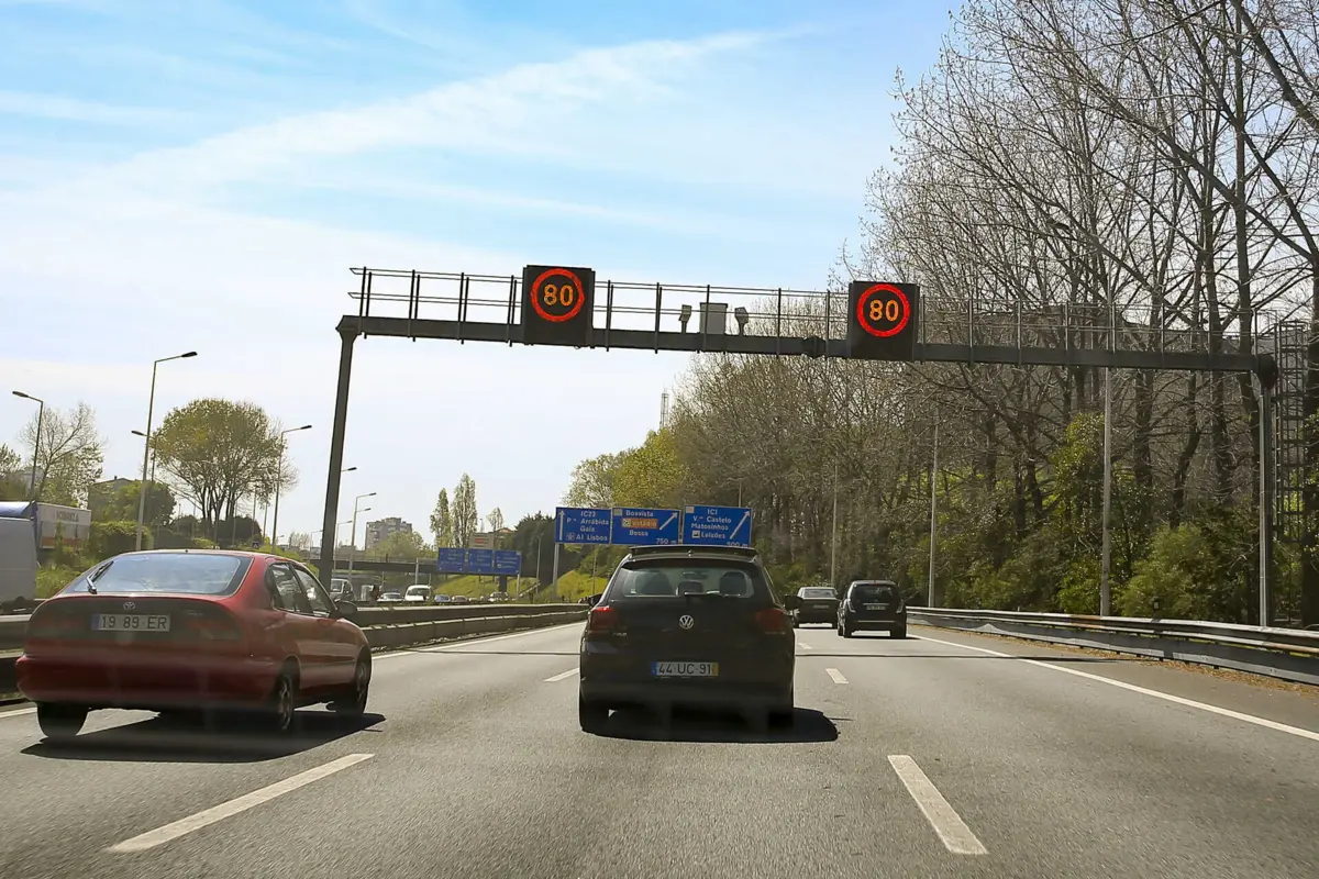 Imagem de contexto do artigo Radares apanharam mais de 215 mil condutores em excesso de velocidade entre janeiro e maio