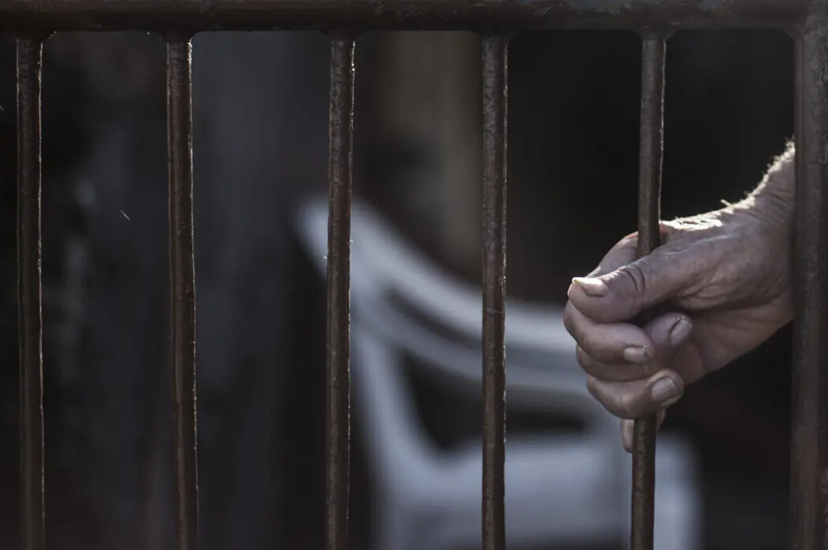 Cadeia tem capacidade para 117 reclusos mas tem 128