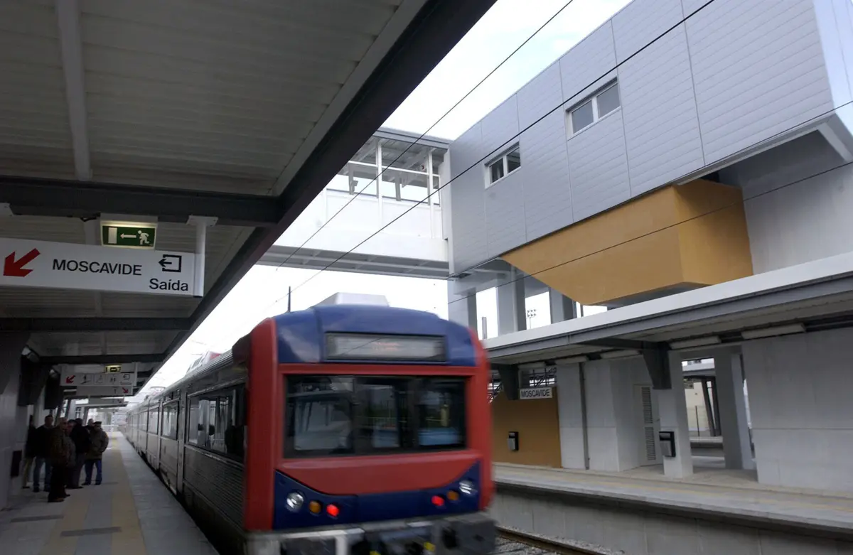 PSP deteve quatro jovens, que agrediram e roubaram um homem, em Lisboa.