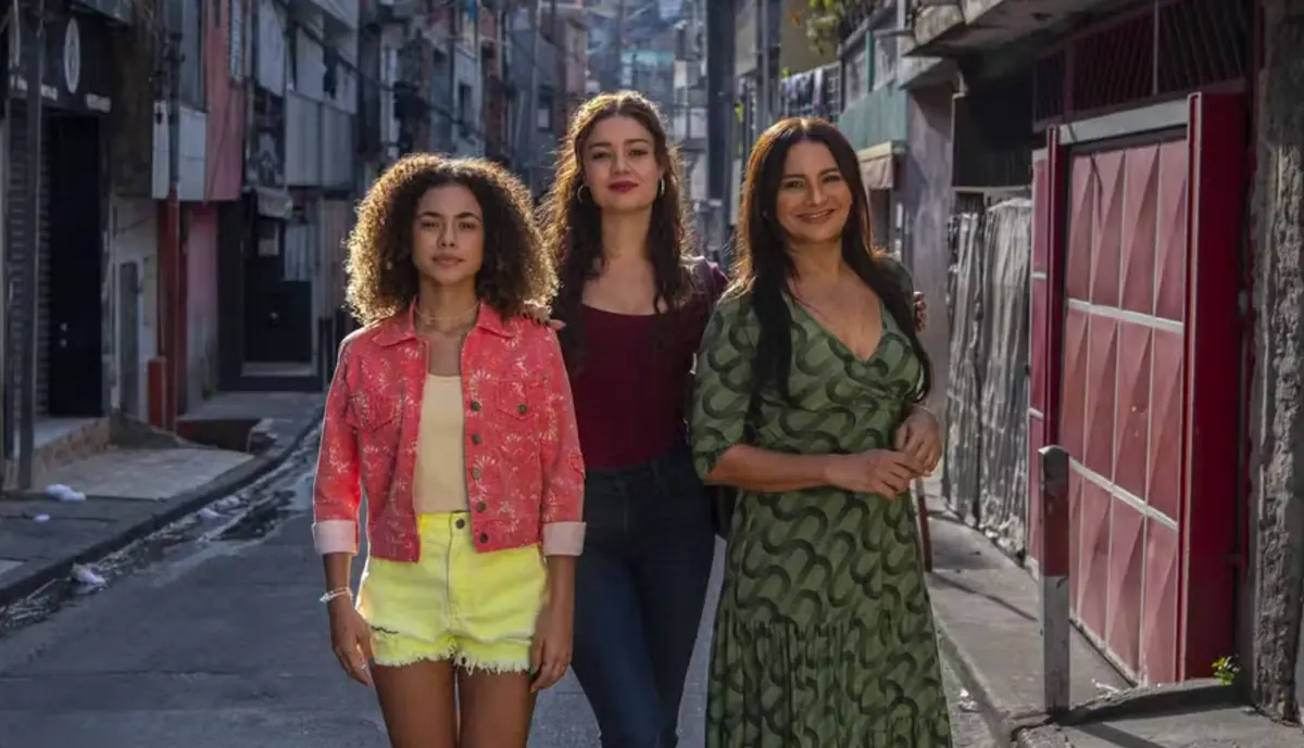 História é protagonizada por Sophie Charlotte, Alana Cabral e Dira Paes
