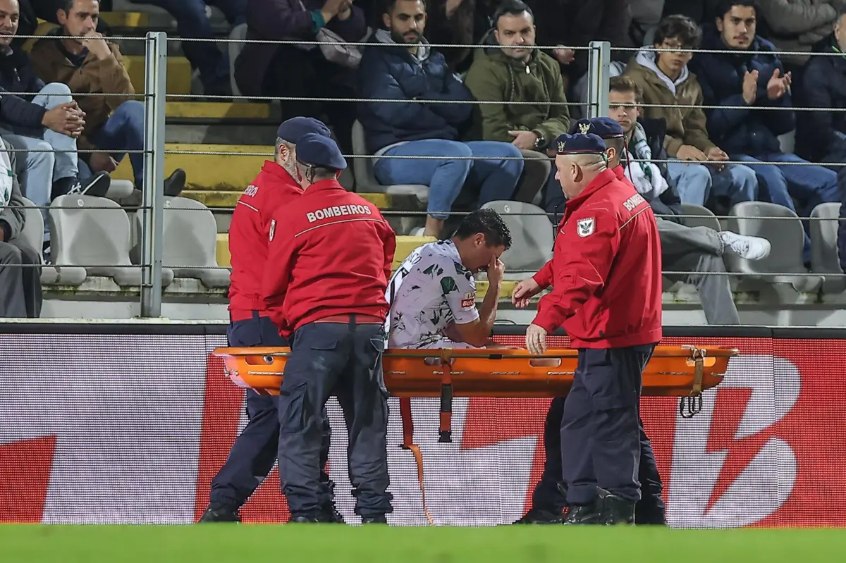 O médio da equipa de Moreira de Cónegos, emprestado pelo F. C. Porto, fraturara o mesmo perónio em fevereiro deste ano