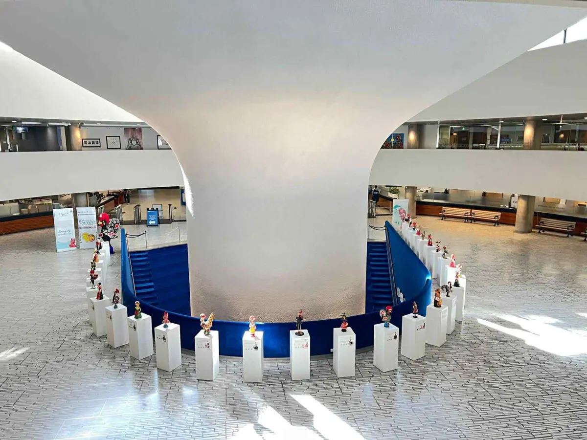 A exposição esteve patente no átrio da Câmara Municipal de Toronto