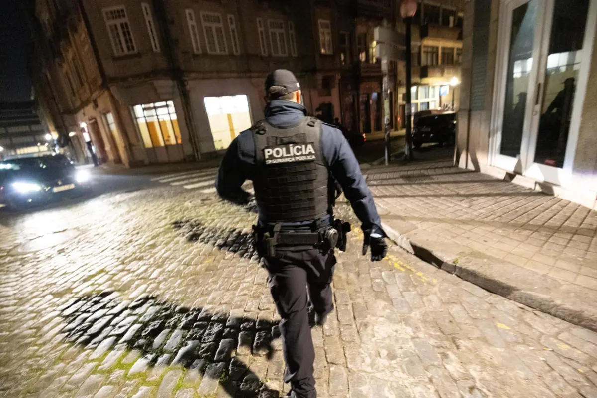 Polícia foi atacado quando tentava revistar suspeito