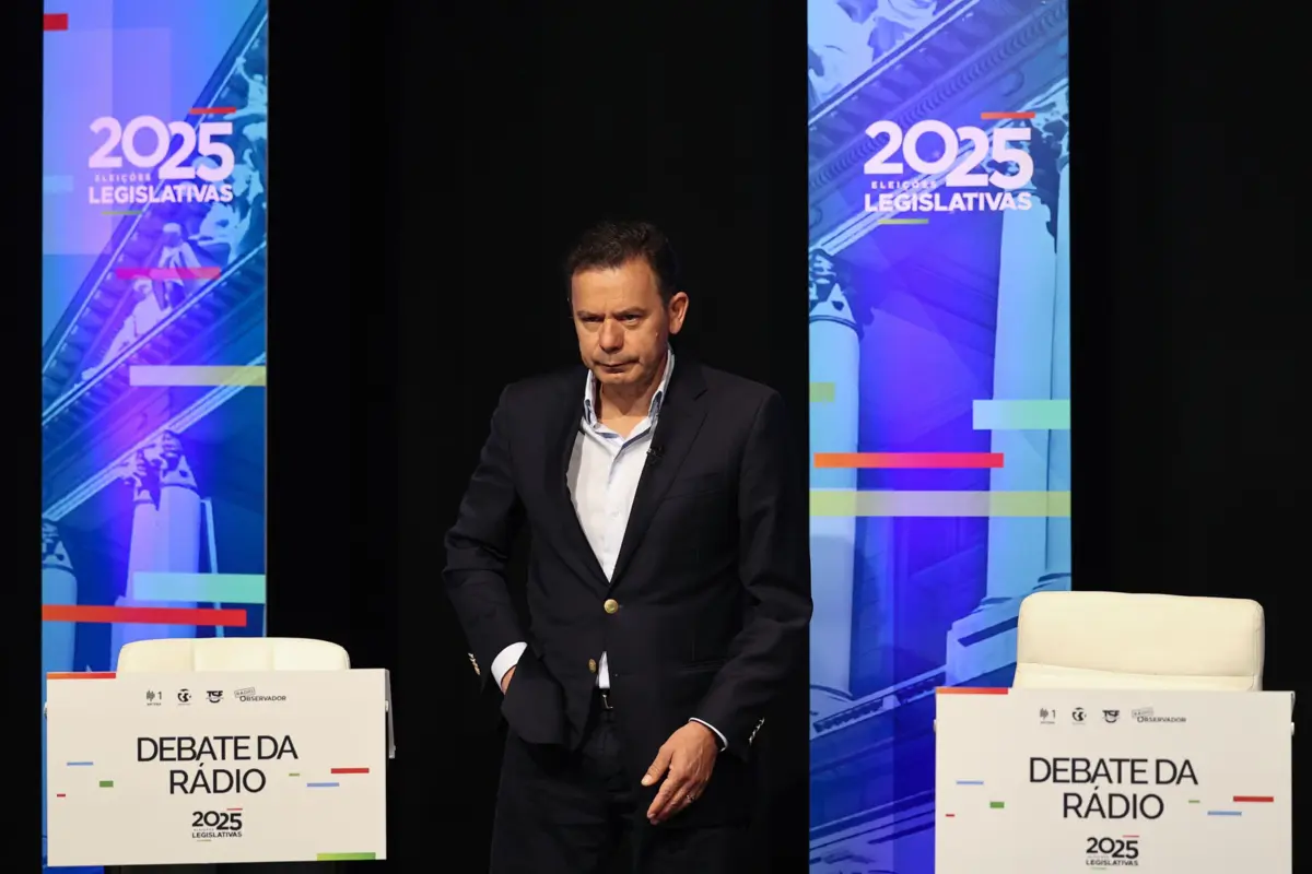 Luís Montenegro foi questionado sobre o caso Spinumviva